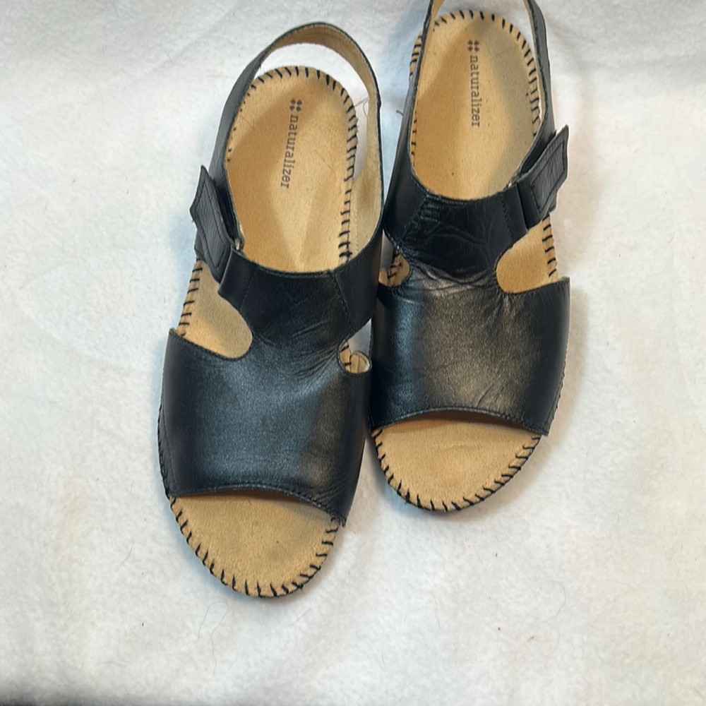 NATURALIZER Gold Leather Upper Open Toe Sandals.  Women’s size 12 Black